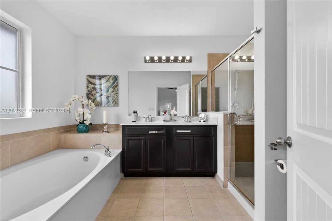 For Sale: $490,000 (5 beds, 3 baths, 2415 Square Feet)