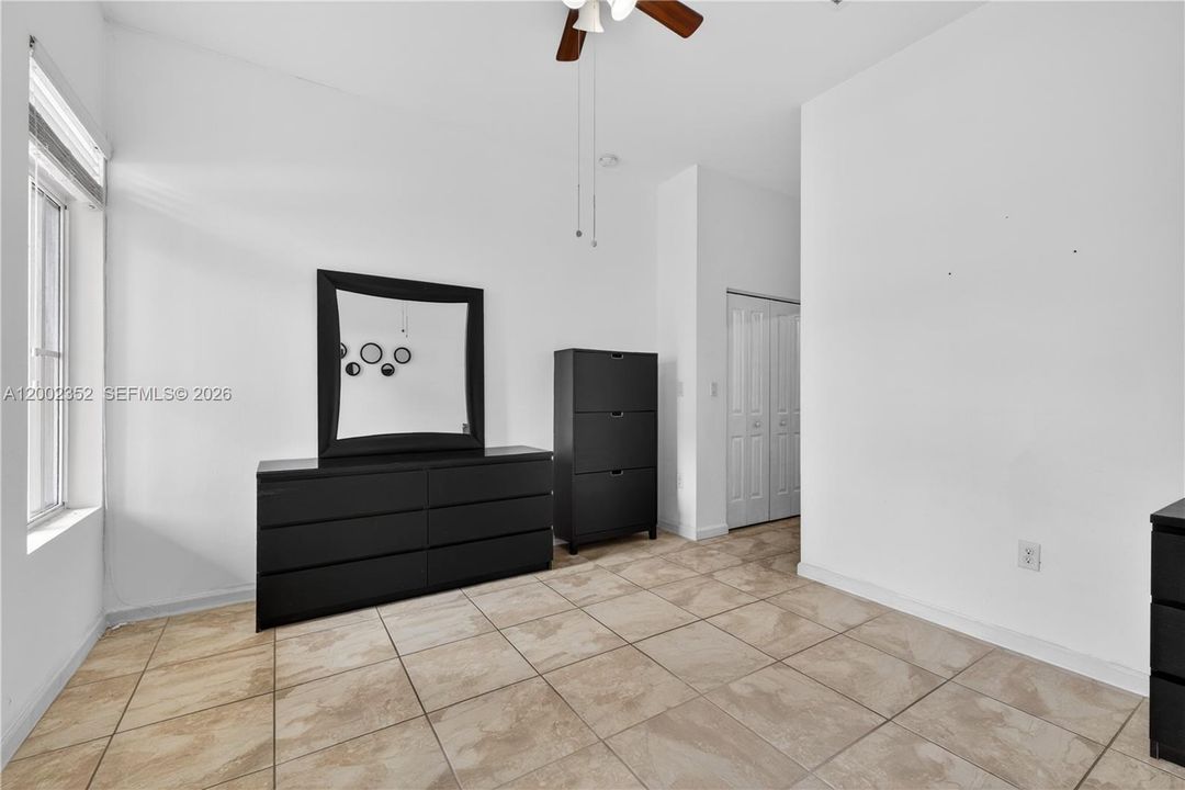 For Sale: $490,000 (5 beds, 3 baths, 2415 Square Feet)