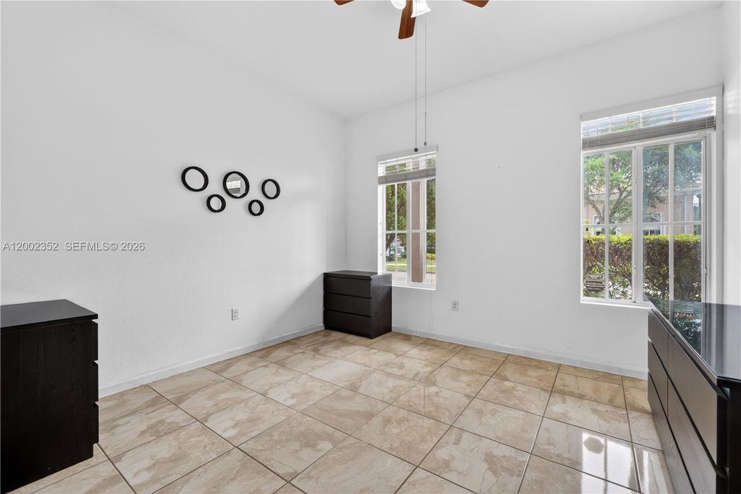 For Sale: $490,000 (5 beds, 3 baths, 2415 Square Feet)