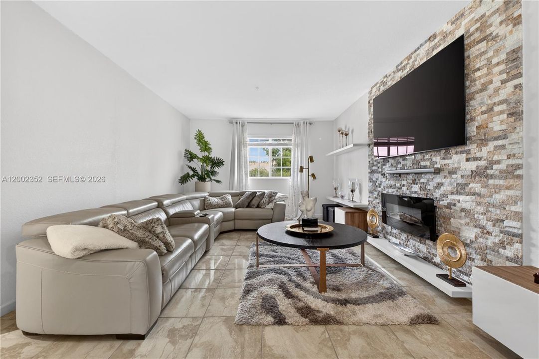 For Sale: $490,000 (5 beds, 3 baths, 2415 Square Feet)