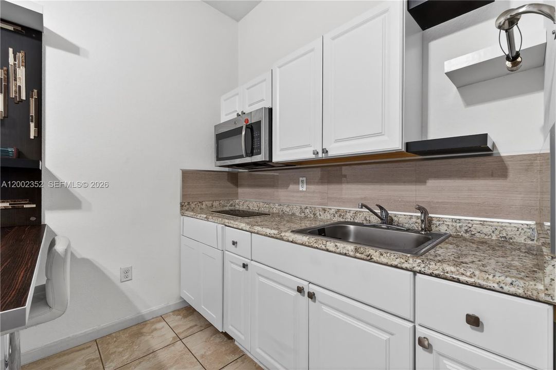 For Sale: $490,000 (5 beds, 3 baths, 2415 Square Feet)