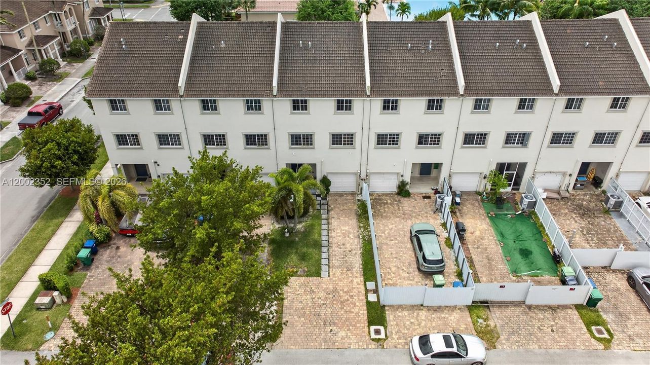 For Sale: $490,000 (5 beds, 3 baths, 2415 Square Feet)