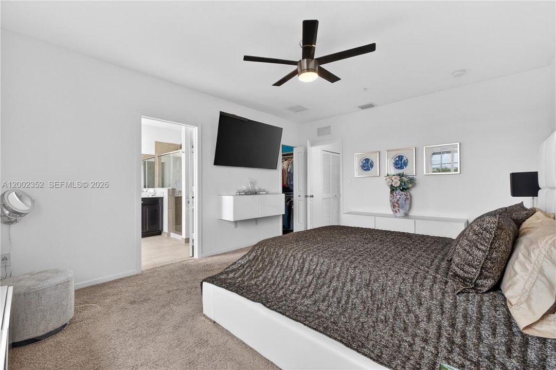 For Sale: $490,000 (5 beds, 3 baths, 2415 Square Feet)