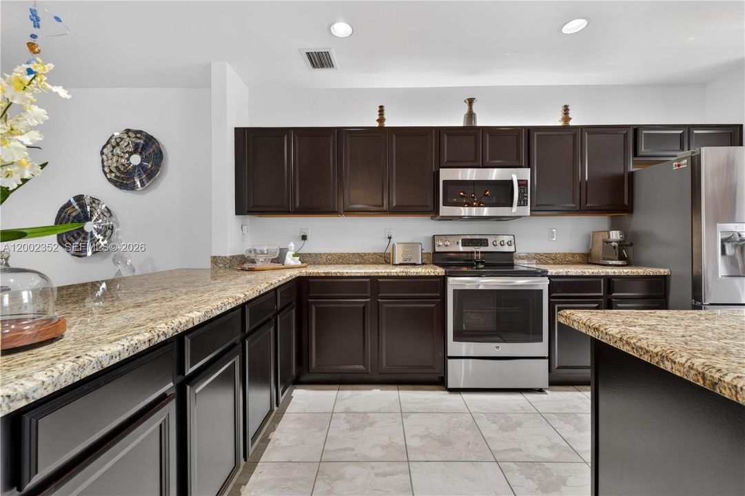For Sale: $490,000 (5 beds, 3 baths, 2415 Square Feet)