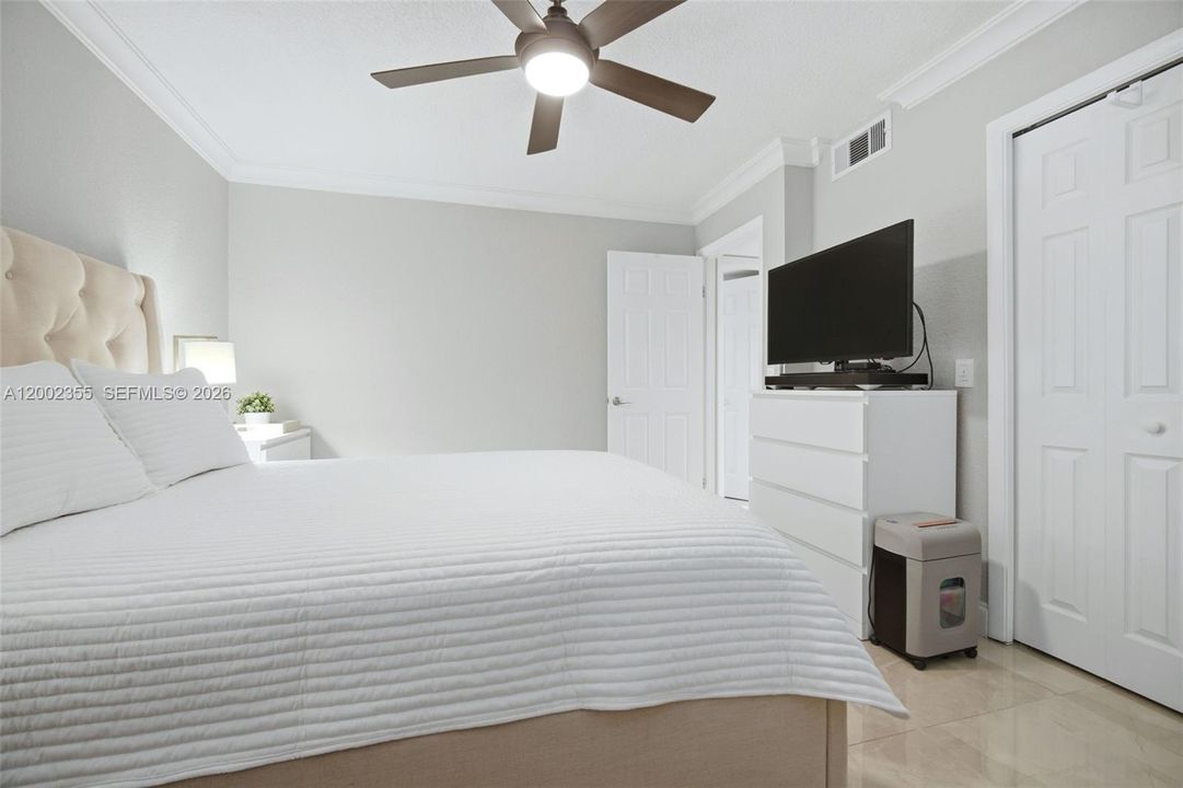 Active With Contract: $325,000 (2 beds, 2 baths, 1256 Square Feet)