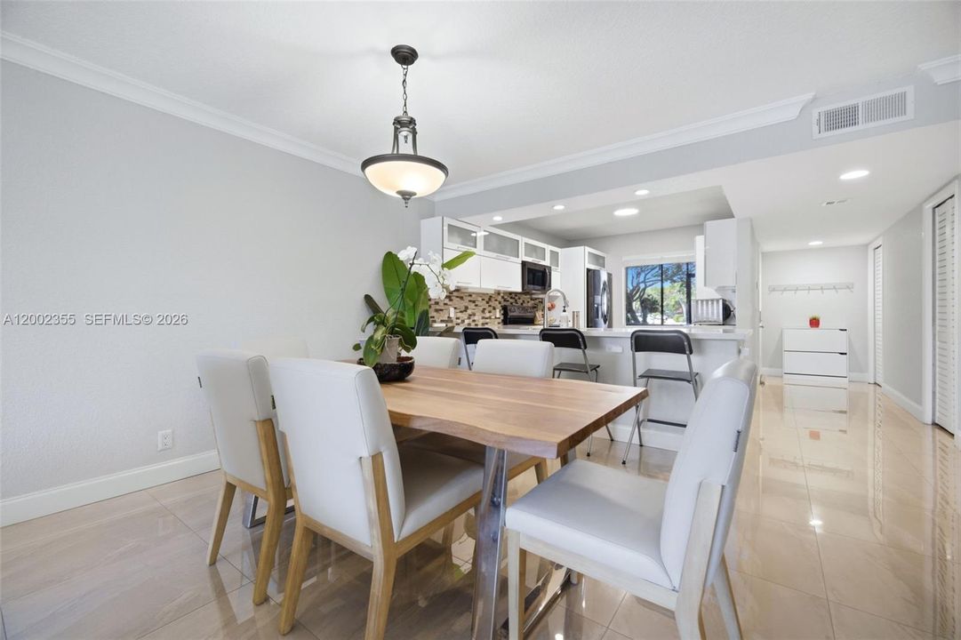 Active With Contract: $325,000 (2 beds, 2 baths, 1256 Square Feet)