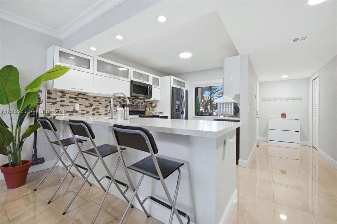 Active With Contract: $325,000 (2 beds, 2 baths, 1256 Square Feet)