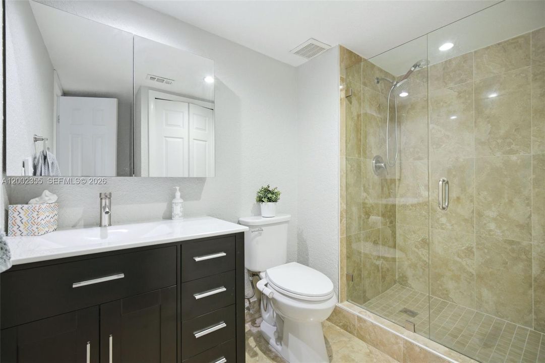 Active With Contract: $325,000 (2 beds, 2 baths, 1256 Square Feet)