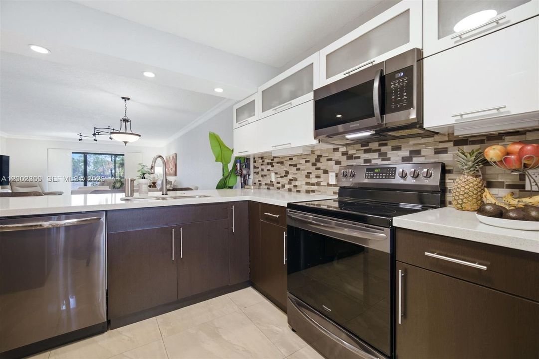 Active With Contract: $325,000 (2 beds, 2 baths, 1256 Square Feet)
