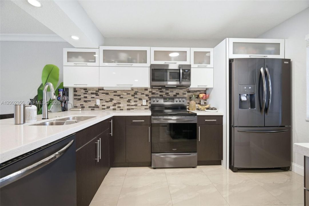 Active With Contract: $325,000 (2 beds, 2 baths, 1256 Square Feet)