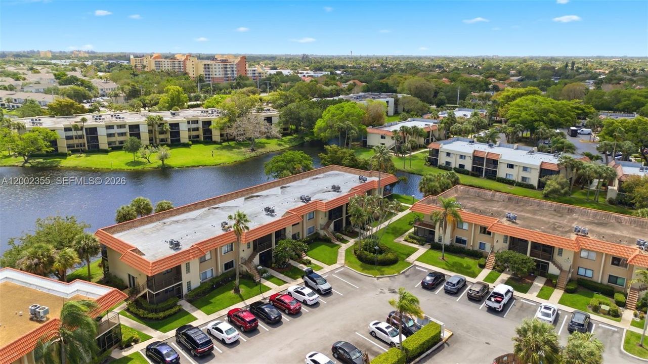 Active With Contract: $325,000 (2 beds, 2 baths, 1256 Square Feet)