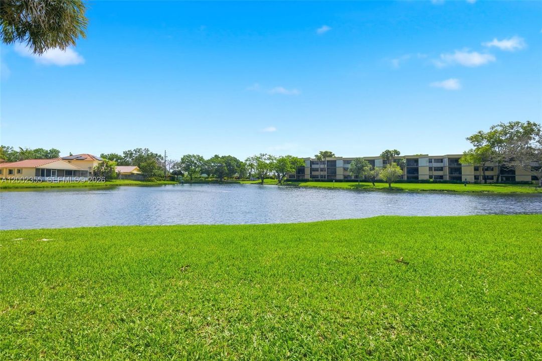 Active With Contract: $325,000 (2 beds, 2 baths, 1256 Square Feet)