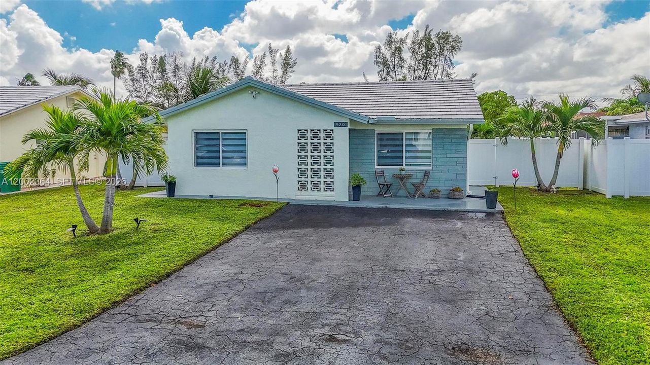 Activo con contrato: $485,000 (3 camas, 2 baños, 1204 Pies cuadrados)