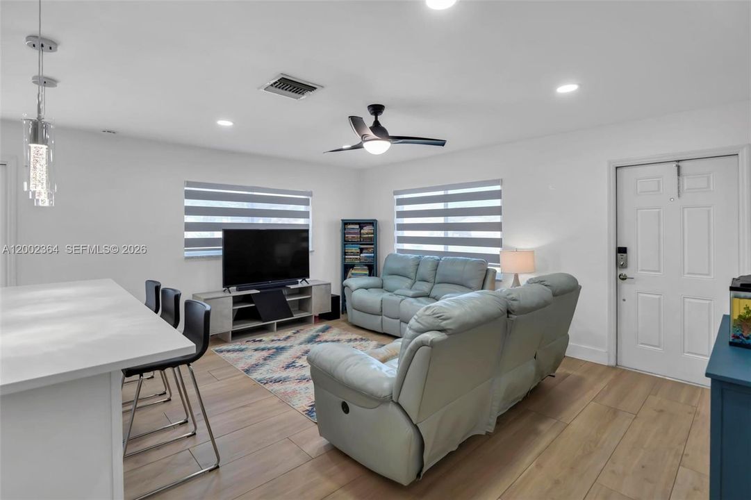 Activo con contrato: $485,000 (3 camas, 2 baños, 1204 Pies cuadrados)