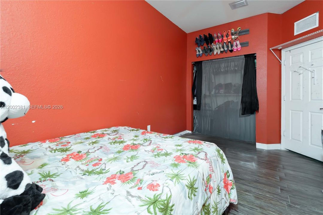 На продажу: $562,999 (5 спален, 3 ванн, 2732 Квадратных фут)