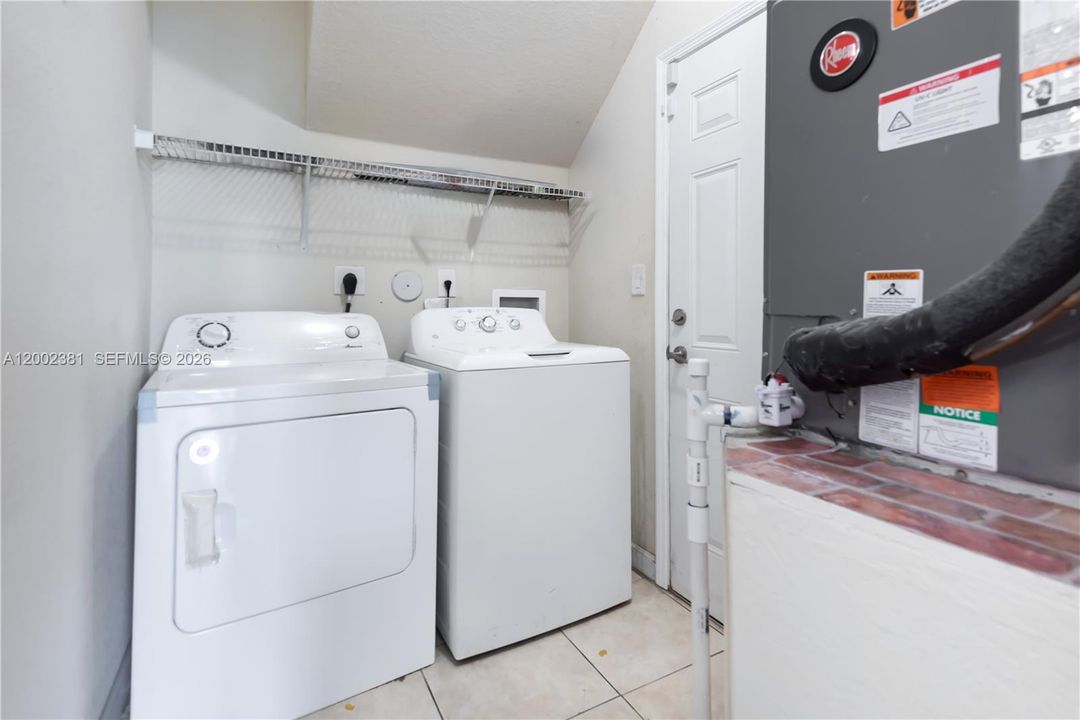 На продажу: $562,999 (5 спален, 3 ванн, 2732 Квадратных фут)