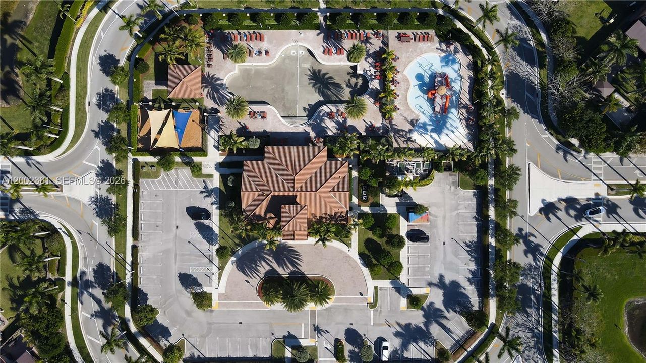 На продажу: $562,999 (5 спален, 3 ванн, 2732 Квадратных фут)