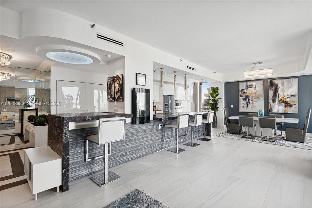 For Sale: $1,098,000 (2 beds, 2 baths, 1887 Square Feet)