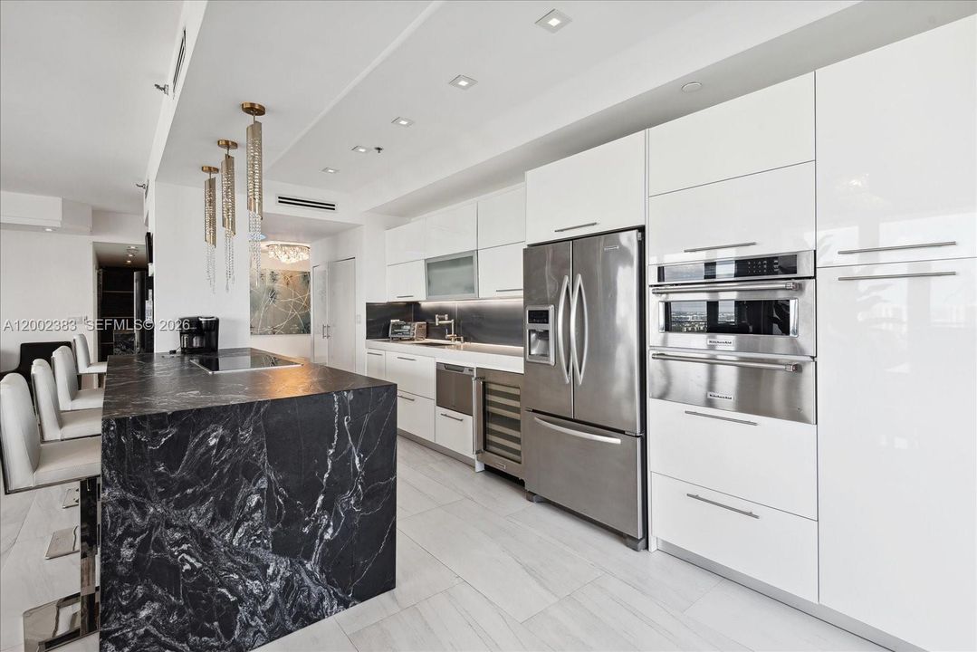 For Sale: $1,098,000 (2 beds, 2 baths, 1887 Square Feet)