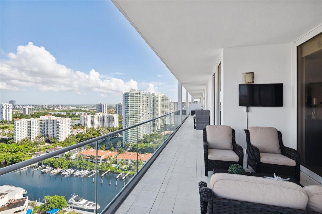 For Sale: $1,098,000 (2 beds, 2 baths, 1887 Square Feet)