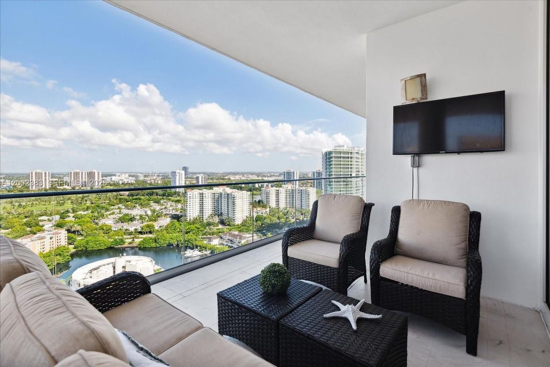 For Sale: $1,098,000 (2 beds, 2 baths, 1887 Square Feet)