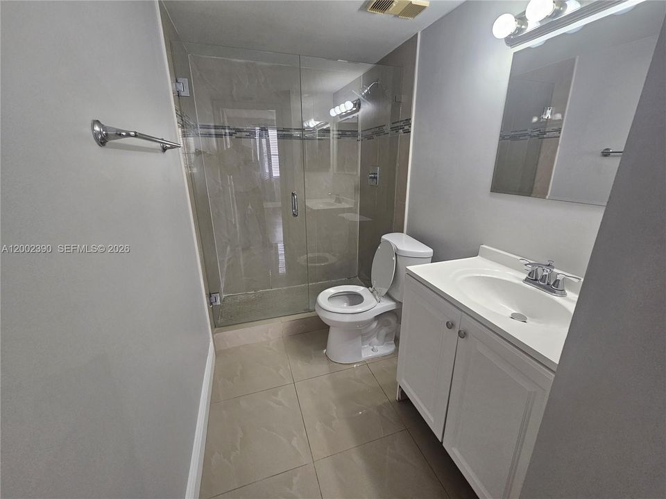 На продажу: $170,000 (2 спален, 2 ванн, 728 Квадратных фут)