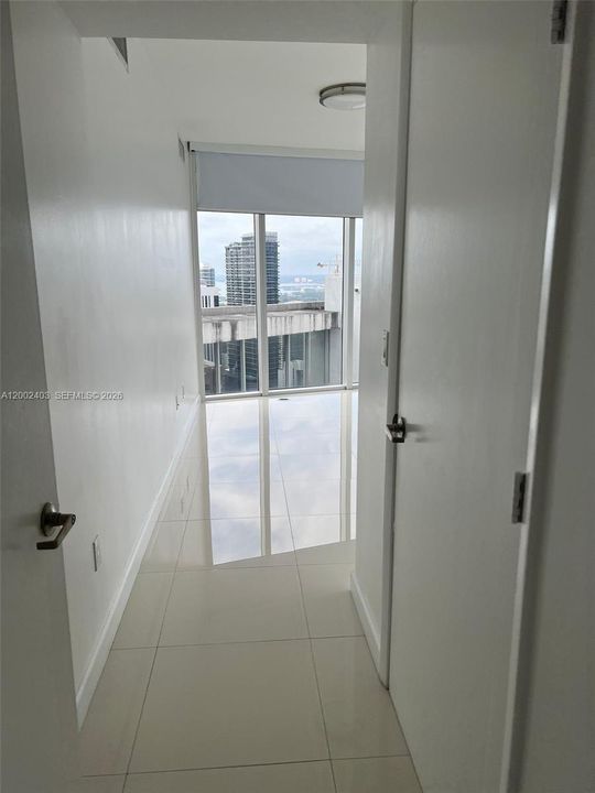 For Sale: $650,000 (1 beds, 1 baths, 986 Square Feet)