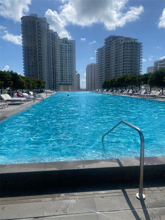 For Sale: $650,000 (1 beds, 1 baths, 986 Square Feet)