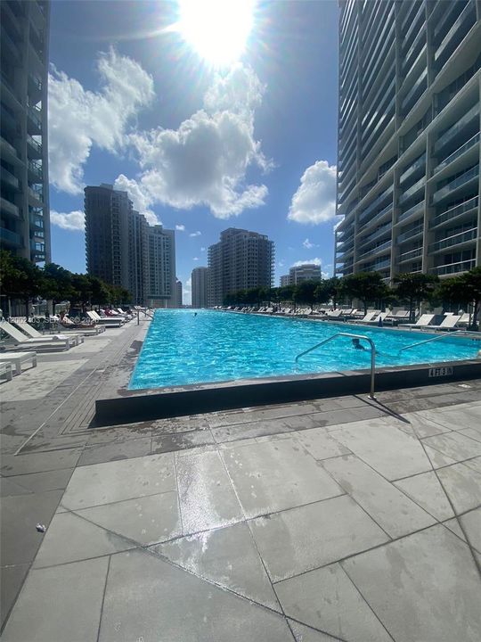 For Sale: $650,000 (1 beds, 1 baths, 986 Square Feet)