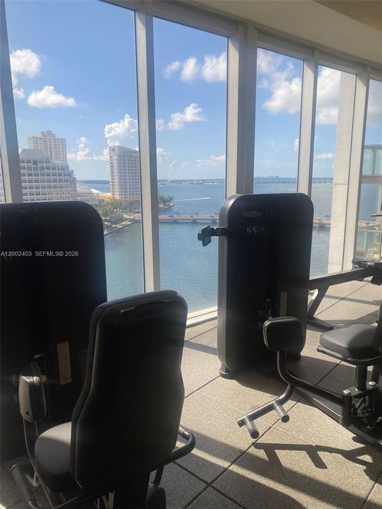 For Sale: $650,000 (1 beds, 1 baths, 986 Square Feet)