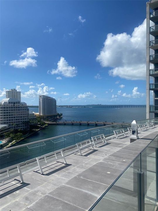 For Sale: $650,000 (1 beds, 1 baths, 986 Square Feet)