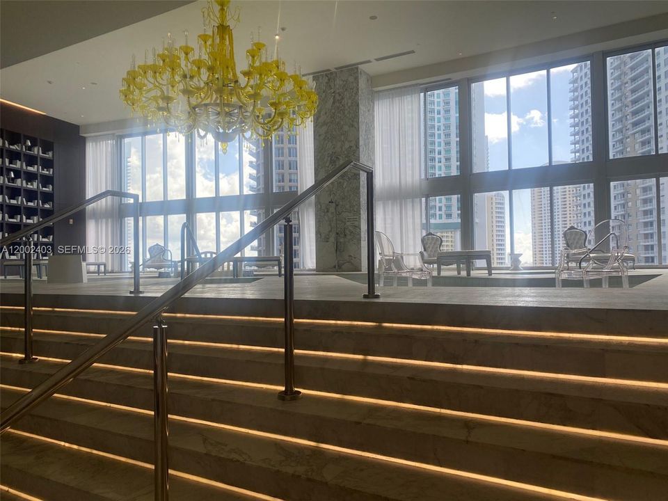 For Sale: $650,000 (1 beds, 1 baths, 986 Square Feet)