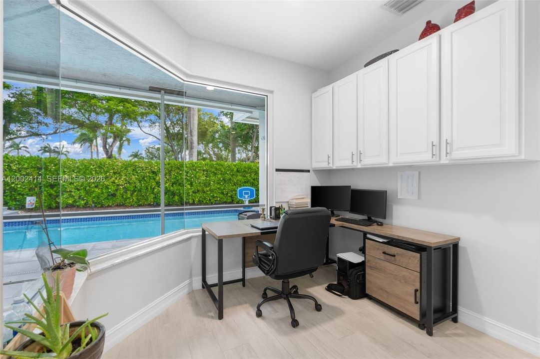 For Sale: $945,000 (5 beds, 4 baths, 3310 Square Feet)