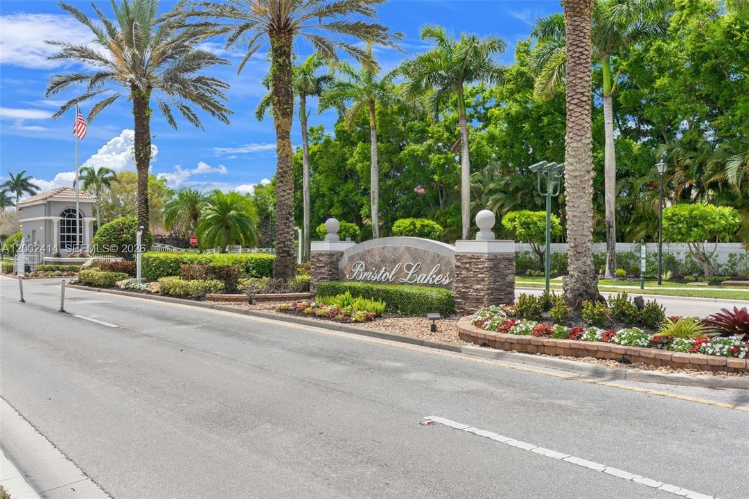 For Sale: $945,000 (5 beds, 4 baths, 3310 Square Feet)