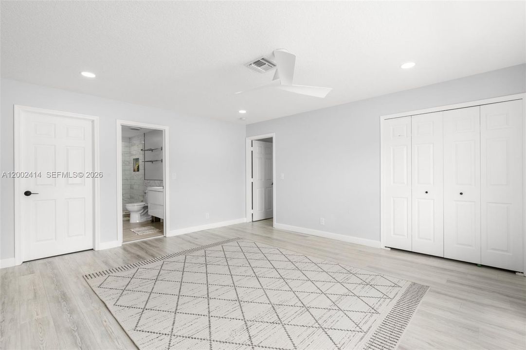 For Sale: $945,000 (5 beds, 4 baths, 3310 Square Feet)