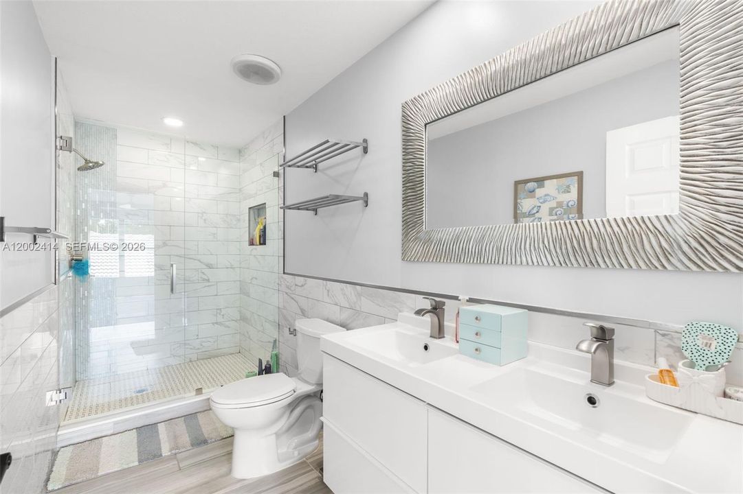 For Sale: $945,000 (5 beds, 4 baths, 3310 Square Feet)