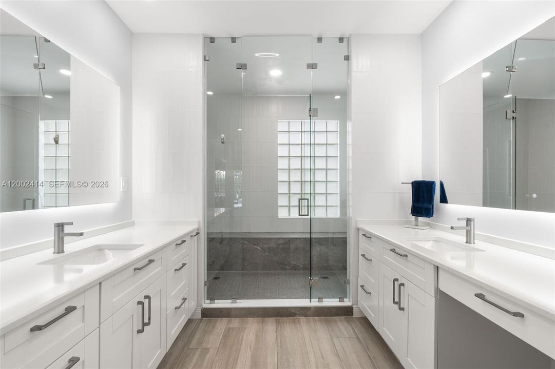 For Sale: $945,000 (5 beds, 4 baths, 3310 Square Feet)