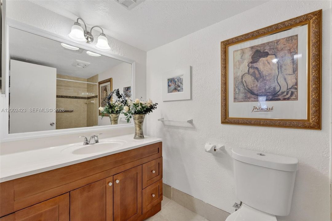 Active With Contract: $105,000 (1 beds, 1 baths, 928 Square Feet)