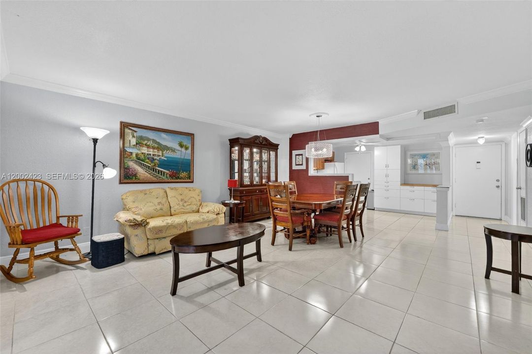 Active With Contract: $105,000 (1 beds, 1 baths, 928 Square Feet)