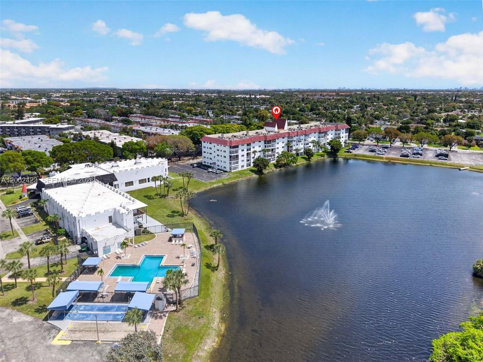 Active With Contract: $105,000 (1 beds, 1 baths, 928 Square Feet)