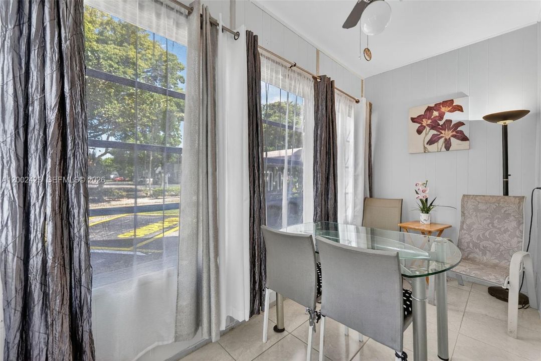 Active With Contract: $105,000 (1 beds, 1 baths, 928 Square Feet)