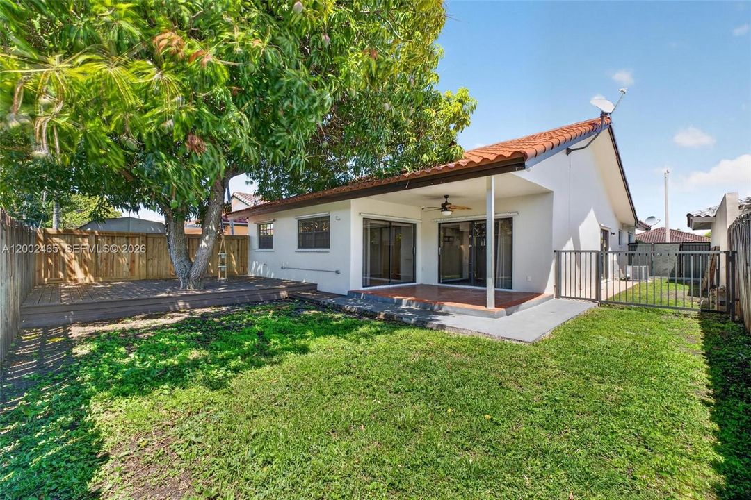 Vendido Recientemente: $643,900 (3 camas, 2 baños, 1596 Pies cuadrados)