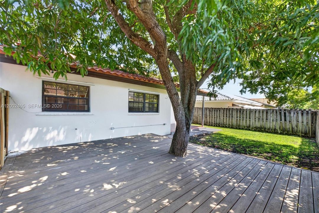 Vendido Recientemente: $643,900 (3 camas, 2 baños, 1596 Pies cuadrados)