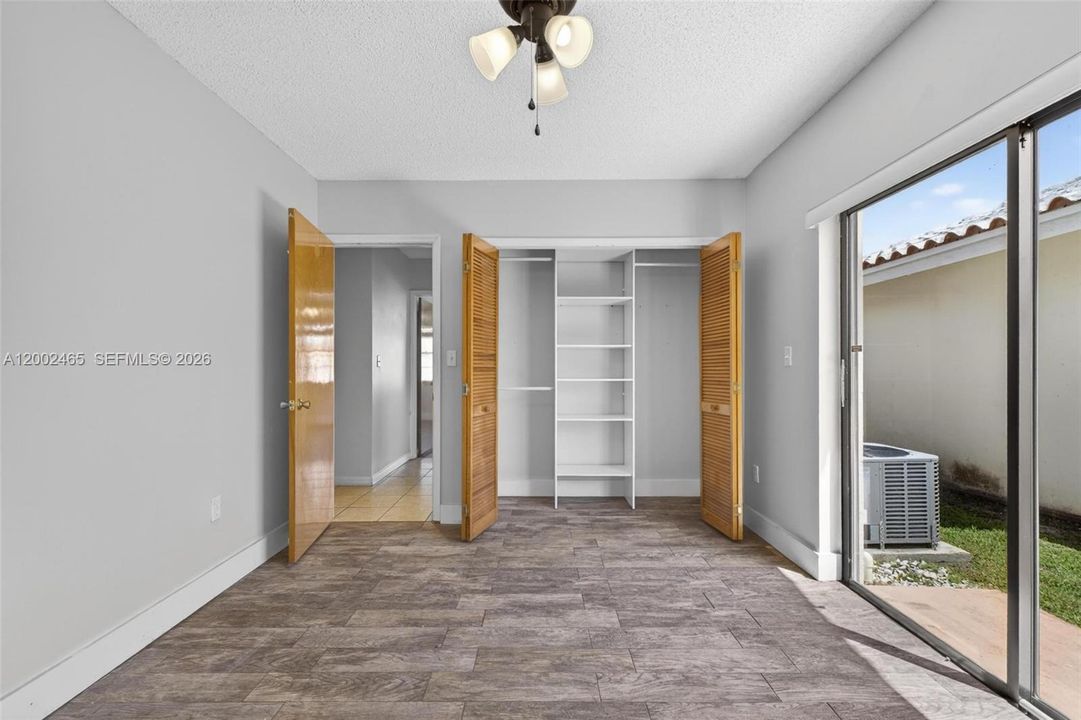 Vendido Recientemente: $643,900 (3 camas, 2 baños, 1596 Pies cuadrados)