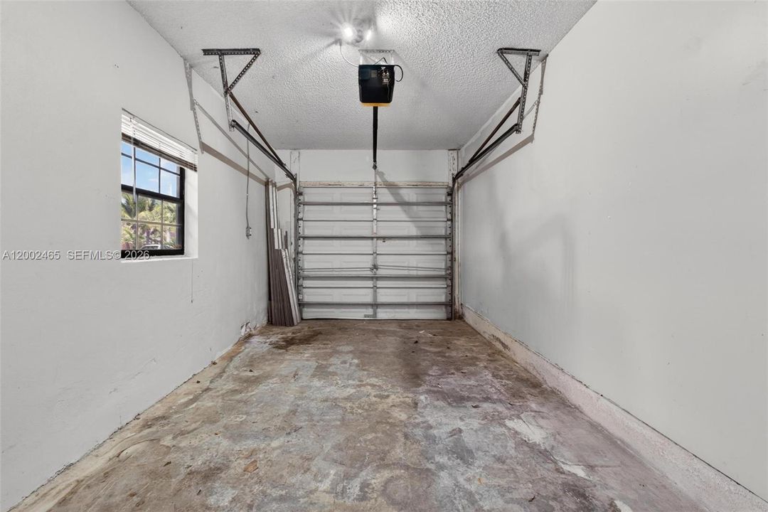 Vendido Recientemente: $643,900 (3 camas, 2 baños, 1596 Pies cuadrados)