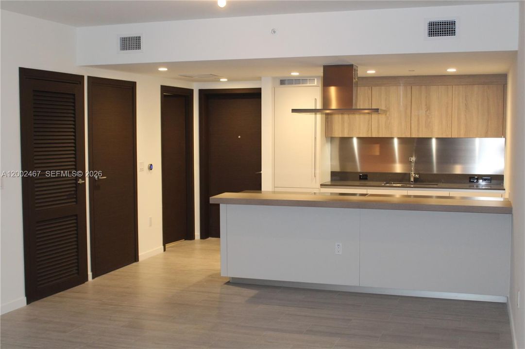 En Venta: $749,000 (1 camas, 1 baños, 823 Pies cuadrados)