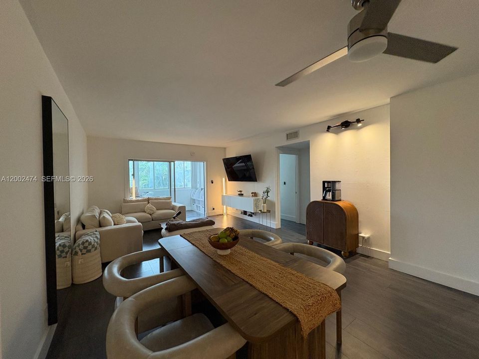 Active With Contract: $1,750 (1 beds, 1 baths, 844 Square Feet)