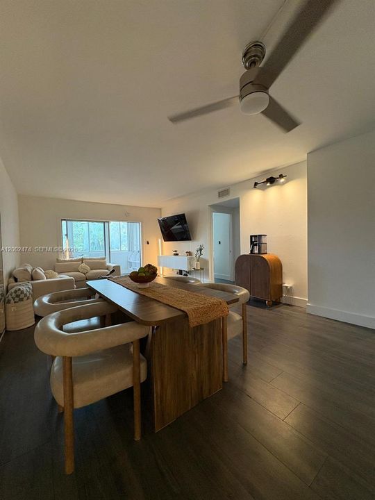Active With Contract: $1,750 (1 beds, 1 baths, 844 Square Feet)