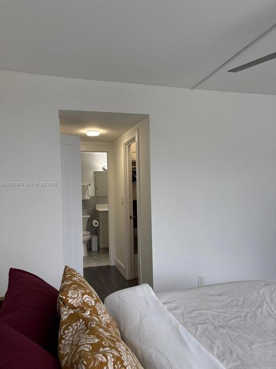 Active With Contract: $1,750 (1 beds, 1 baths, 844 Square Feet)