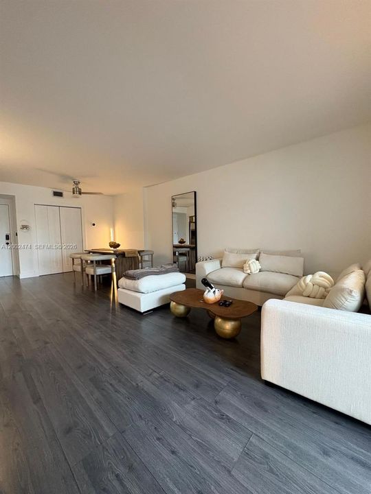Active With Contract: $1,750 (1 beds, 1 baths, 844 Square Feet)